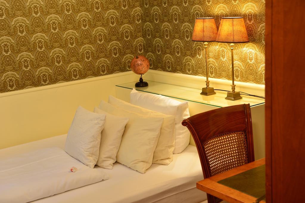 Hotel Domstern โคโลญ ภายนอก รูปภาพ