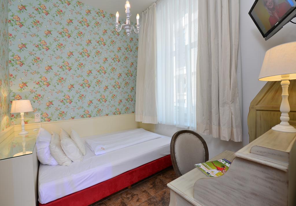 Hotel Domstern โคโลญ ภายนอก รูปภาพ